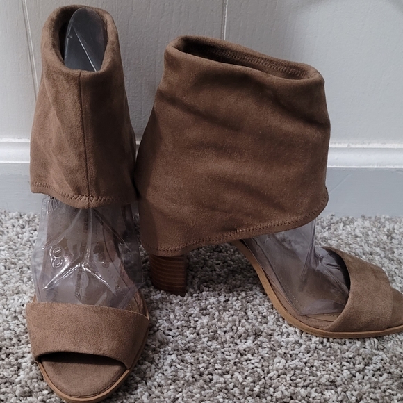 Heels/8m/Brown - Picture 2 of 2